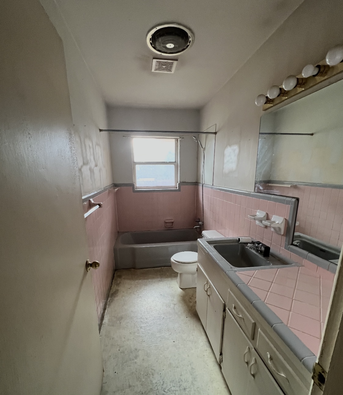 Guest bathroom before renovation · Longview, Texas